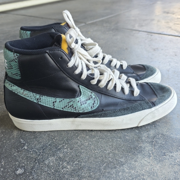Nike Blazer Mid '77 Black Snakeskin Swoosh - Picture 1 of 10